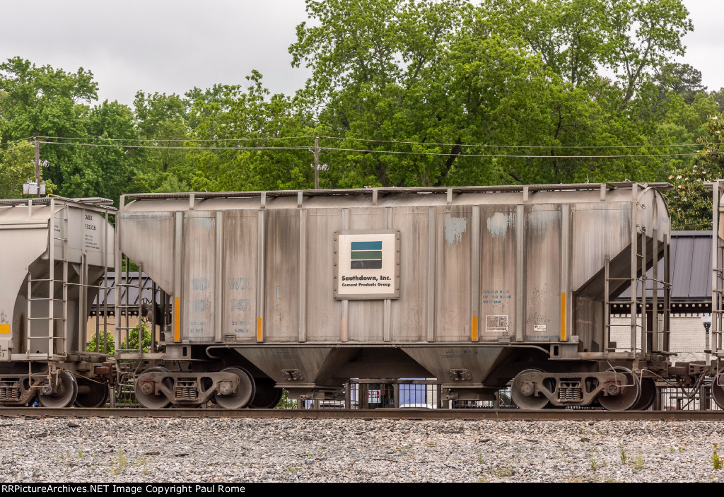 SDWX 10147, 2-bay Covered Hopper, Southdown Cement Products on NSRR